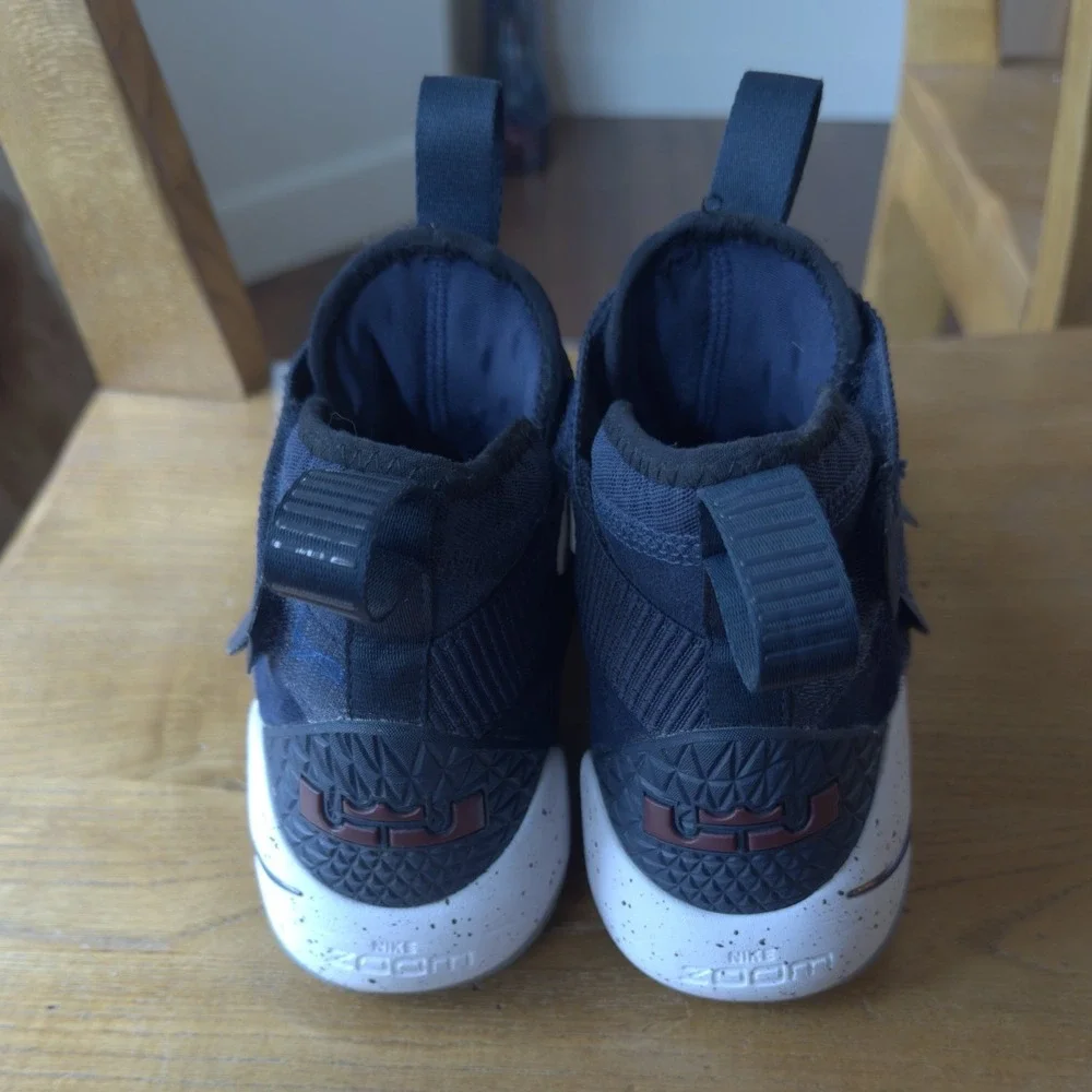 Nike LeBron Soldier 11 Midnight Navy Basketball Shoes 897644-402 Mens